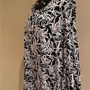 Liz Claiborne women’s top size large